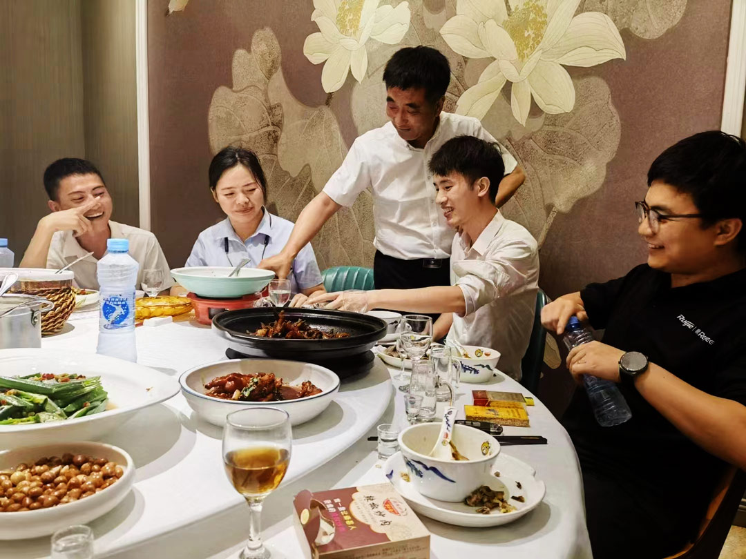白酒夜飲，前程似錦
